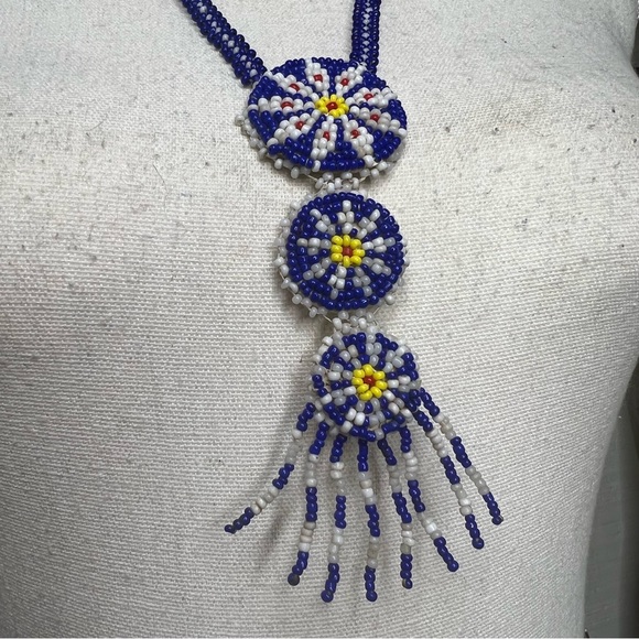 VTG Native American style seed bead beaded necklace on leather backed pendant - Picture 3 of 14